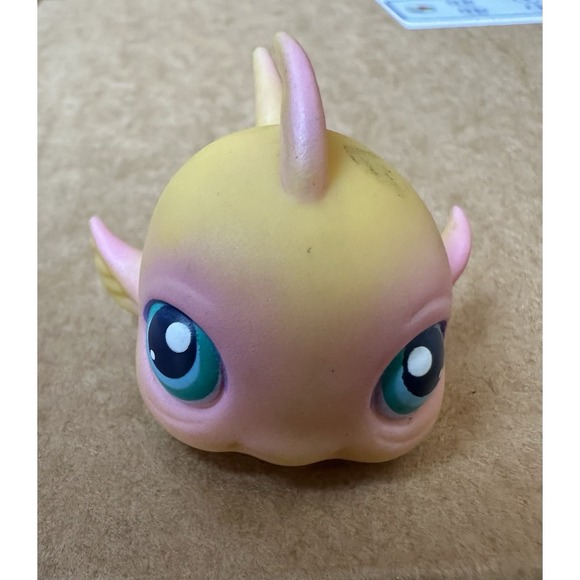Littlest Pet Shop Other - Littlest Pet Shop Fish Yellow And Pink With Blue Green Eyes